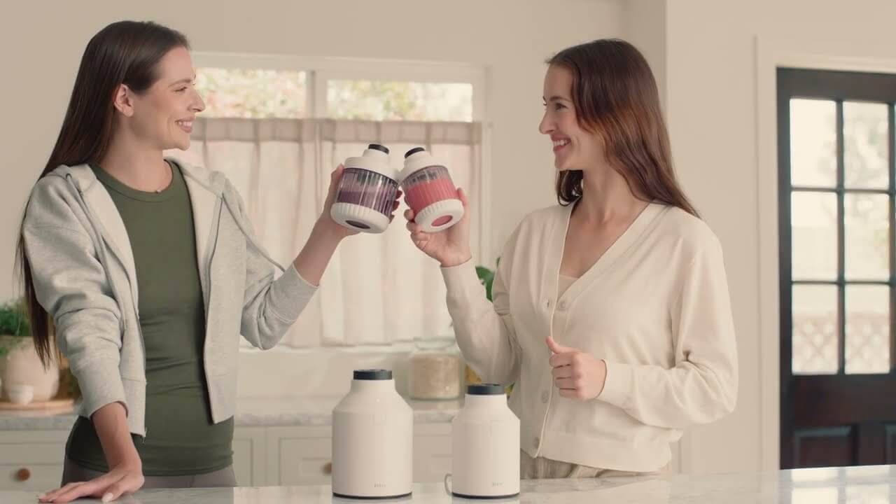 Load video: How to clean your Beast Blender